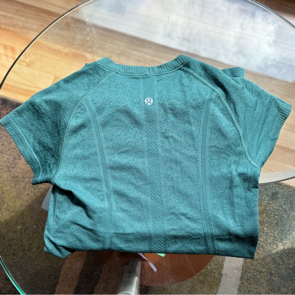 Green floral print swiftly tech lulu shirt